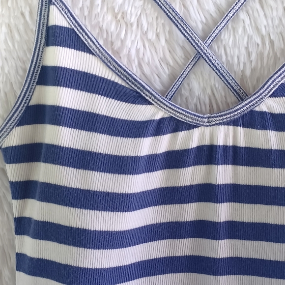Old Navy Women’s Size M/L Tank Top - Picture 3 of 8